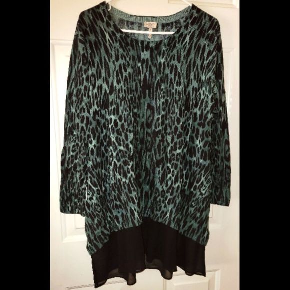 Logo by Lori Goldstein Tunic Top 1X Green Animal Leopard fine sweater knit NWOT - Picture 1 of 2